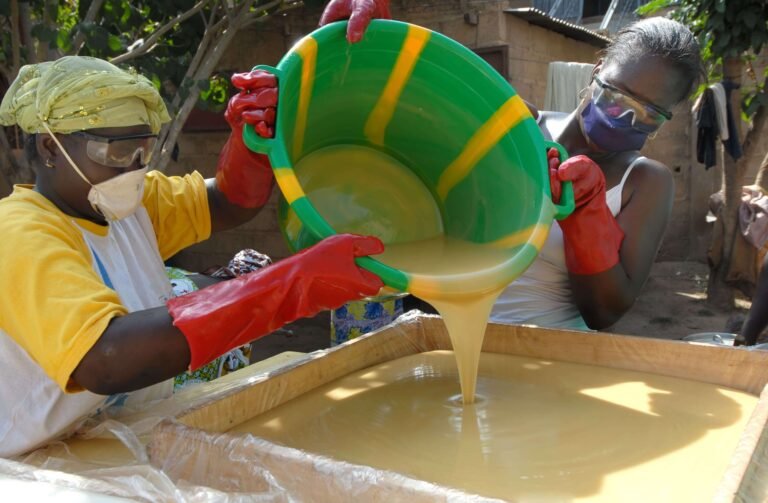 Hoe wordt shea butter gemaakt